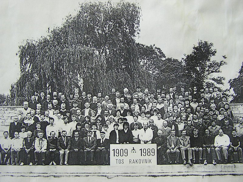 Fotografie zaměstnanců podniku TOS Rakovník (r.1989)